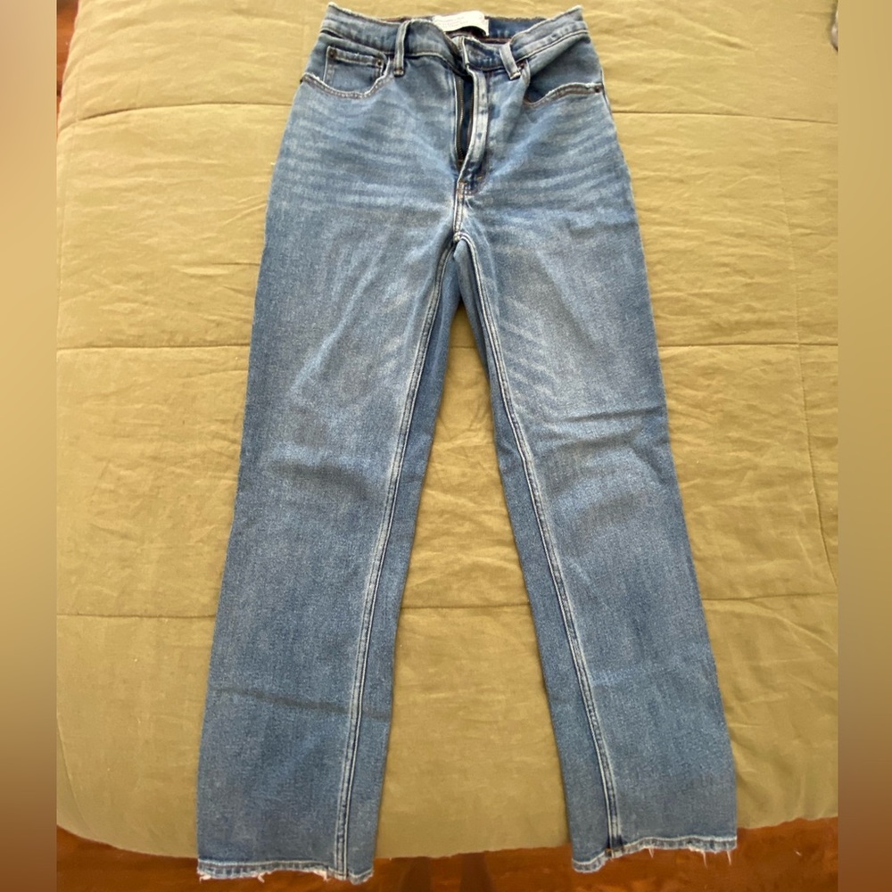 Abercrombie & Fitch ‘90s Straight Ultra High Rise Jean
